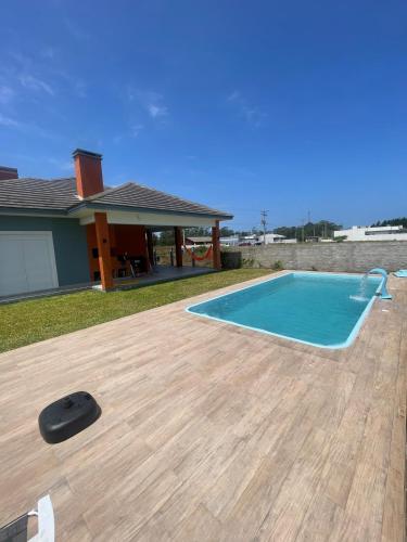 Casa de Praia com Piscina e Churrasqueira a 900m da Praia in Arroio do Sal