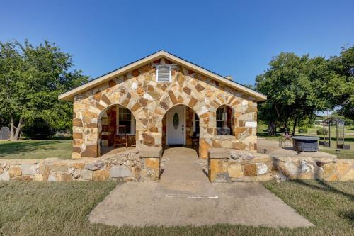 Texas Hill Country Home: Quiet Yard + Patio