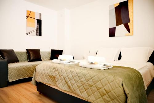 Anna Apartment, Stylish One-Bedroom with Large Balcony and Parking