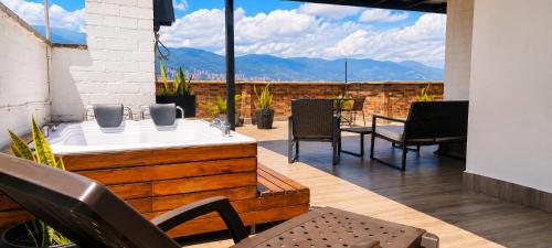 Laureles penthouse, jacuzzi-rooftop fun in the sun