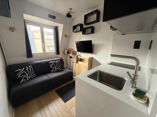 Cozy studio Trocadero and Arc de Triompheand