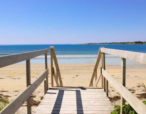 . Oceanfront Beach Cottage 2BR Pet Friendly