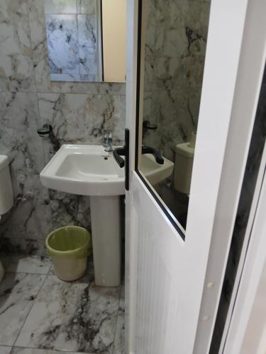 Elite Serviços- Casa T2 (Elite Servicos- Casa T2) in Matola Río