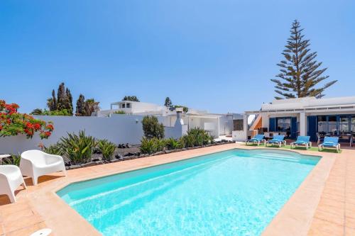 Villa Lomo Blanco by Villa Plus