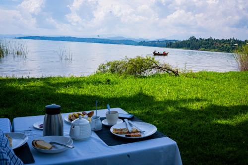 Ēdiens un dzērieni, Eben Lake Kivu Cottages and Villas in Cyangugu
