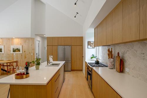 Catskills New Build w/ Private Hot Tub! in East Durham (NY)
