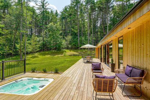 Catskills New Build w/ Private Hot Tub! in East Durham (NY)