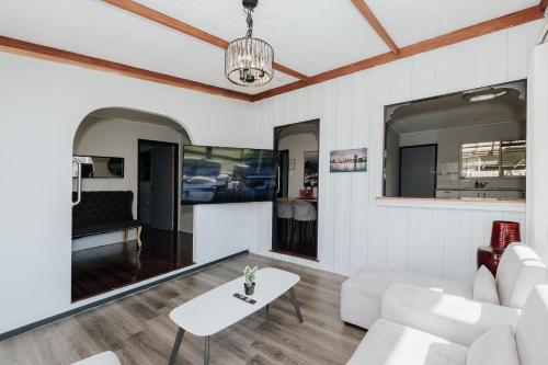 Morden 3 bedrooms house with office (Air-con) - Brisbane