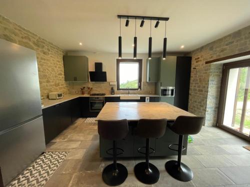 Private Villa 15m Pool Views High-Speed WiFi in Cossano Belbo