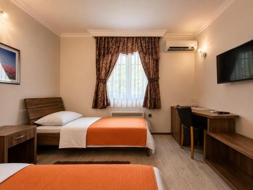 2 twin beds