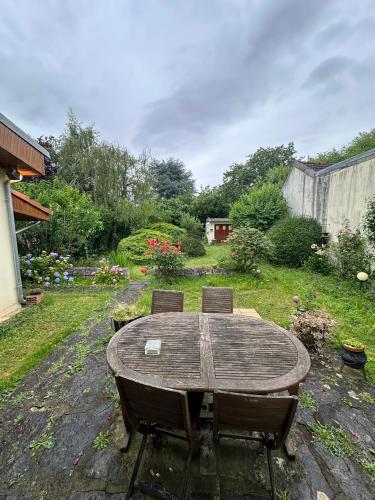 Family-Friendly Villa with a Large Garden near Paris Orly - Location, gîte - Antony