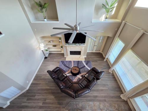 Cozy Home in Houston with heated pool and hot tub in Ellington