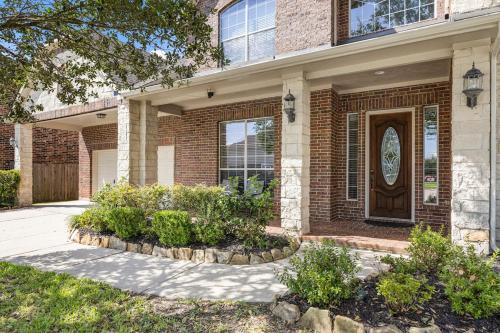 Cozy Home in Houston with heated pool and hot tub in Ellington