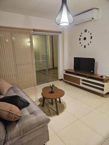 Amplio Dpto de 2 Dormitorios,Patio Privado con Pérgola & Ubicación Inigualable