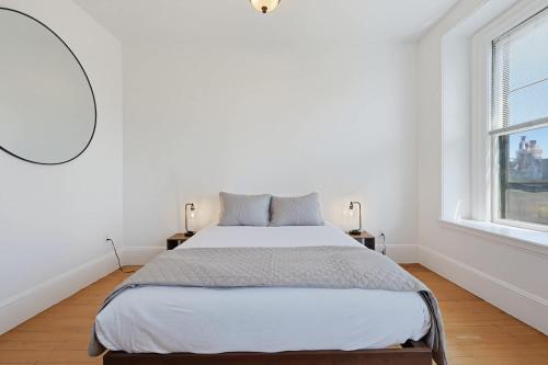 Back Bay Stay Near Green Line Dining & Hynes