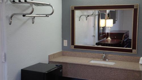 Riverview Inn - image 7