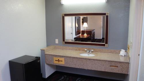 Riverview Inn - image 12