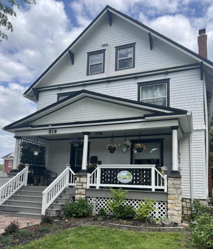 The Front Porch Bed and Breakfast 3 rooms