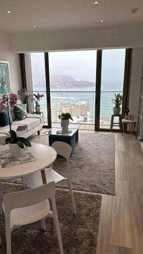 Luxury Ocean View Apartment - Pool & Gym