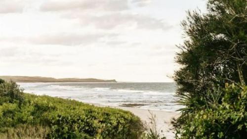 Glossies coastal Retreat in Valla Beach