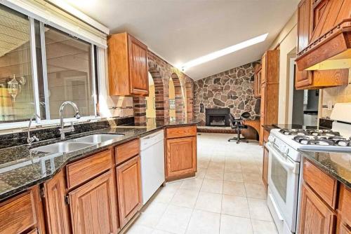Whispering Pines Riverside Retreat in Rosedale (ON)