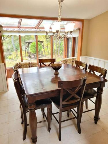 Whispering Pines Riverside Retreat in Rosedale (ON)