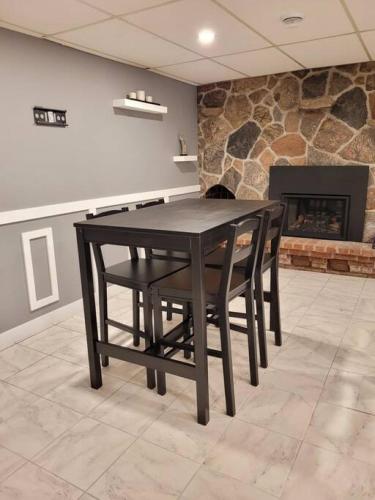 Whispering Pines Riverside Retreat in Rosedale (ON)