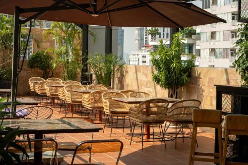 Ресторан, Amana Hotel Phnom Penh in Пномпень