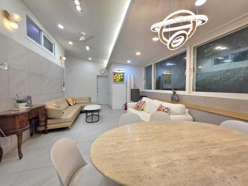 Seochon Secret Cave House - Seoul