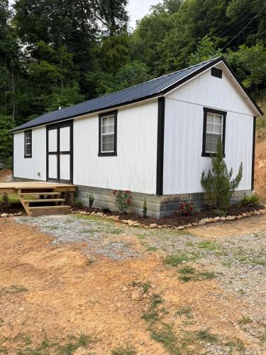 Country Cottage with Private Deck
