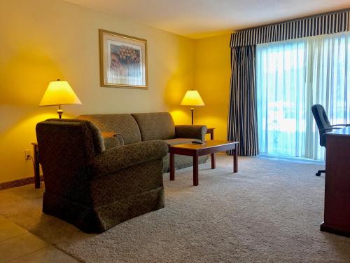 White River Inn & Suites