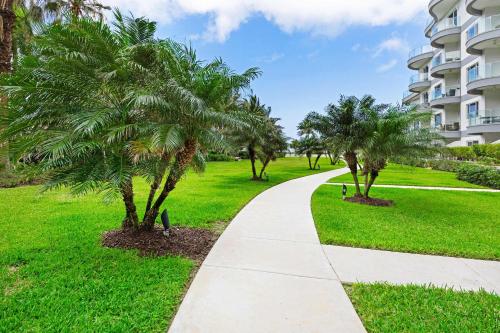 Two-Bedroom Beachfront Condo at ONE Cable Beach - image 5
