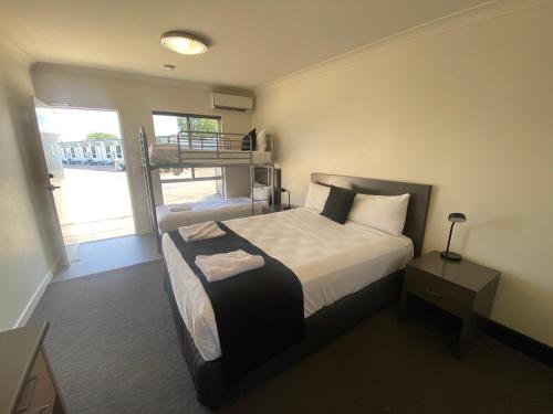 . Dooley's Tavern & Motel Springsure