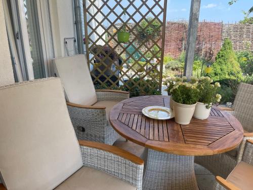 Garden, Residence Blanc Suites - Private Ferienresidenz mit Pool & Garten in Atting