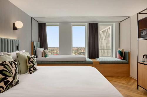 1 king bed, 1 twin bed