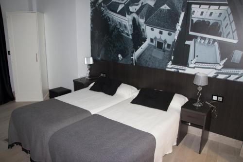 Hotel Barrio Nuevo Room Type - King Room with Roll-In Shower - Disability Access Hotel Barrio Nuevo Room Type - King Room with Roll-In Shower - Disability Access