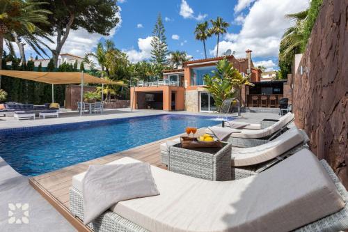 Villa Fernanda by Abahana Villas