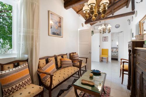 Giannis Mountain House in Lakka (Symbolitia)