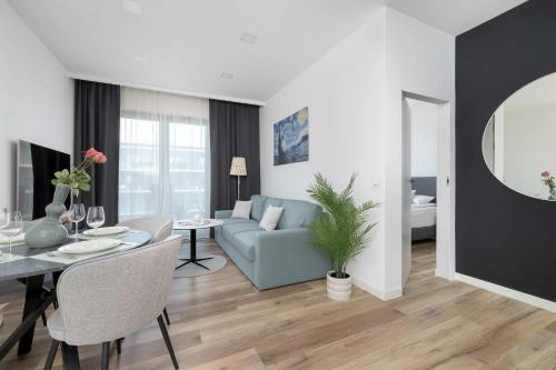 Stylish Apartment for 4 Guests with Balcony and Parking by Renters Prestige - image 5