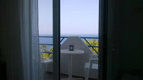  Haris Apartments in Armenistis