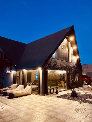 Vista exterior, Onyx Villa in Al Jizah