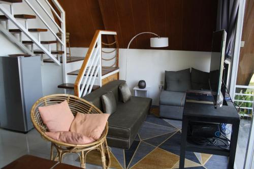 Aya Farm Resort - Cabin 1 with Pool in Iba