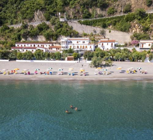 . Testa di Monaco - Basic Beach Accommodations