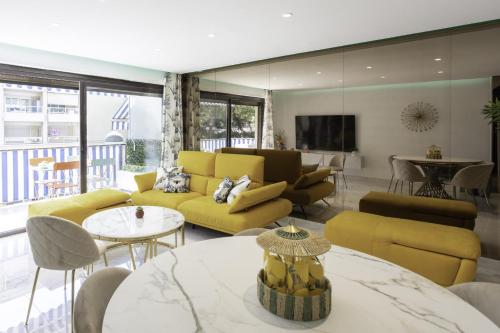 C13 staywizus-2BDR 15 min Palais Festivals-AC-Parking-Balcony
