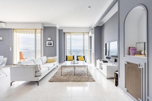 Penthouse apartment with roof terrace by the beach