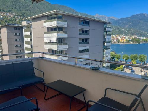Casa Varesi, 5 Stock by HolAp SA