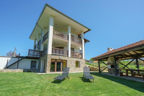 Dārzs, villa Begria in Apriltsi