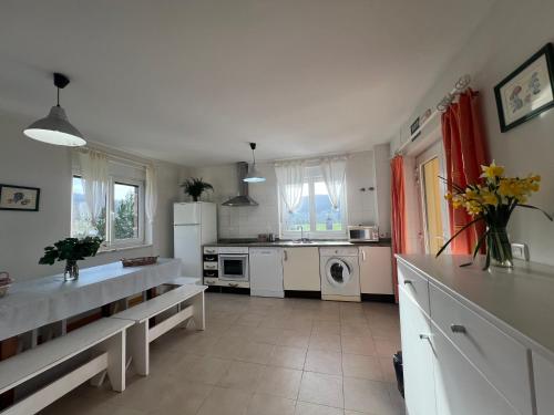 Casa rural LLOSA Planta PRIMERA y Planta BAJA in 卡馬索布雷斯