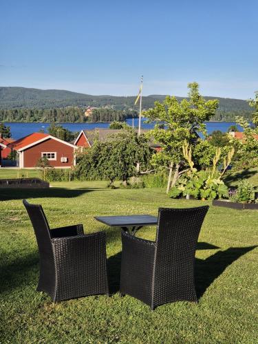 Skats, Mysig timmerstuga på dalagård (Mysig timmerstuga pa dalagard) in Styrsjobo