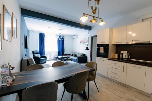 10 Seconds Away from the Main street, Free Secured Parking · Sofie